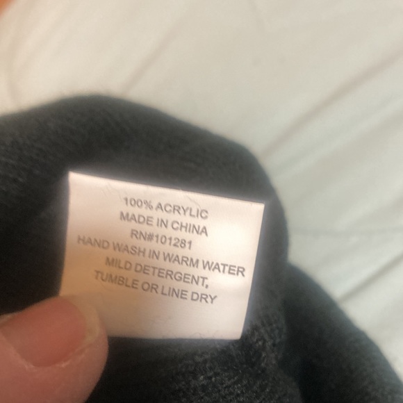 Pugs black knit with Pom Pom with sequin heart on it hat - Picture 4 of 4